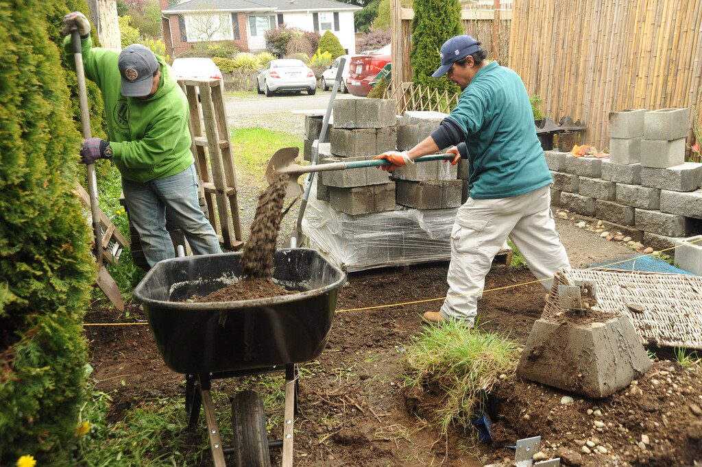 landscape construction workers 1024x682